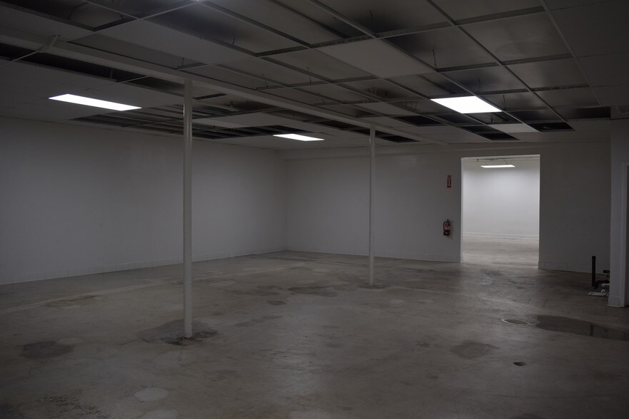 More Photos Of 7737-7741 Burnet Ave, Van Nuys Warehouse For Sale