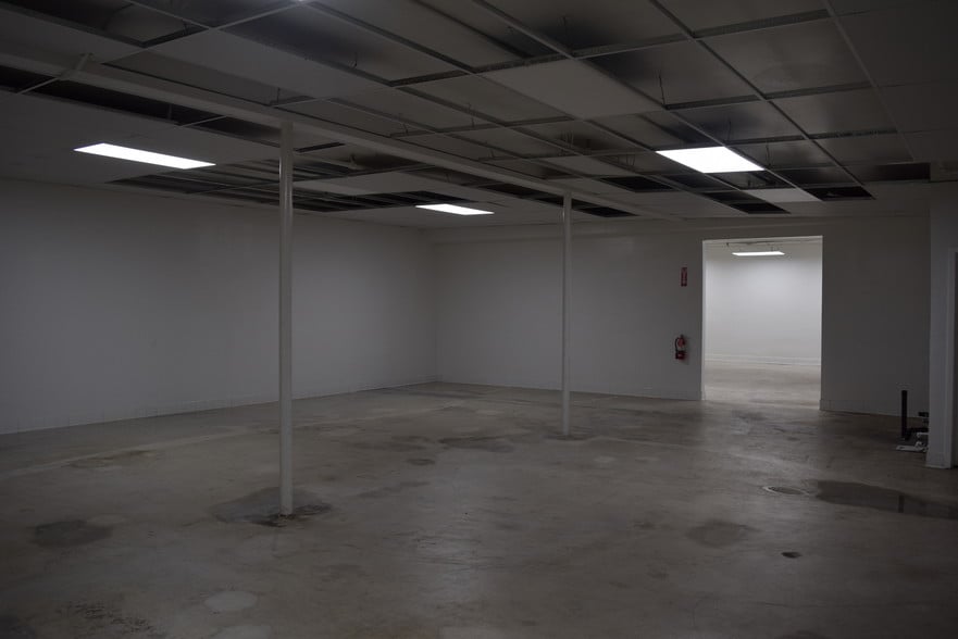 More Photos Of 7737-7741 Burnet Ave, Van Nuys Warehouse For Sale