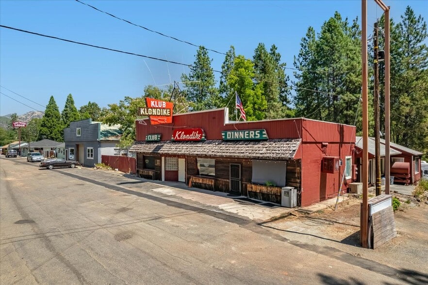 Primary Photo Of 21375 Main St, Lakehead Restaurant For Sale