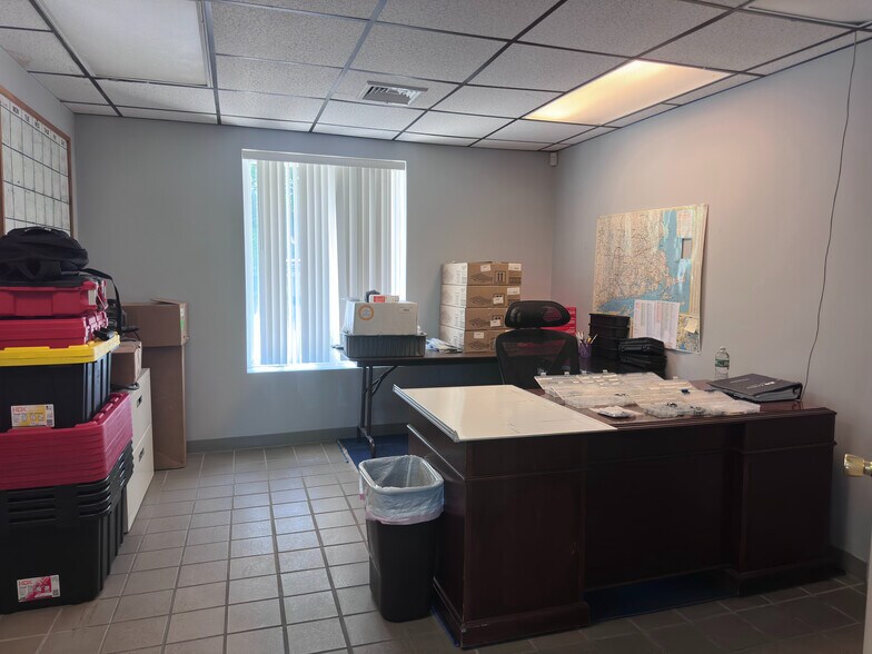 More Photos Of 166 Worcester Rd, Charlton Office For Lease