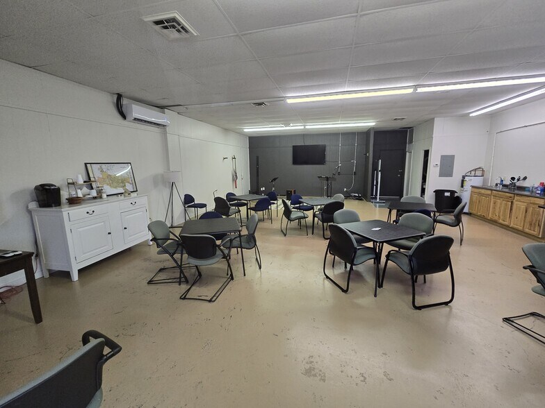 More Photos Of 3508 Maryville Pike, Knoxville Storefront For Lease