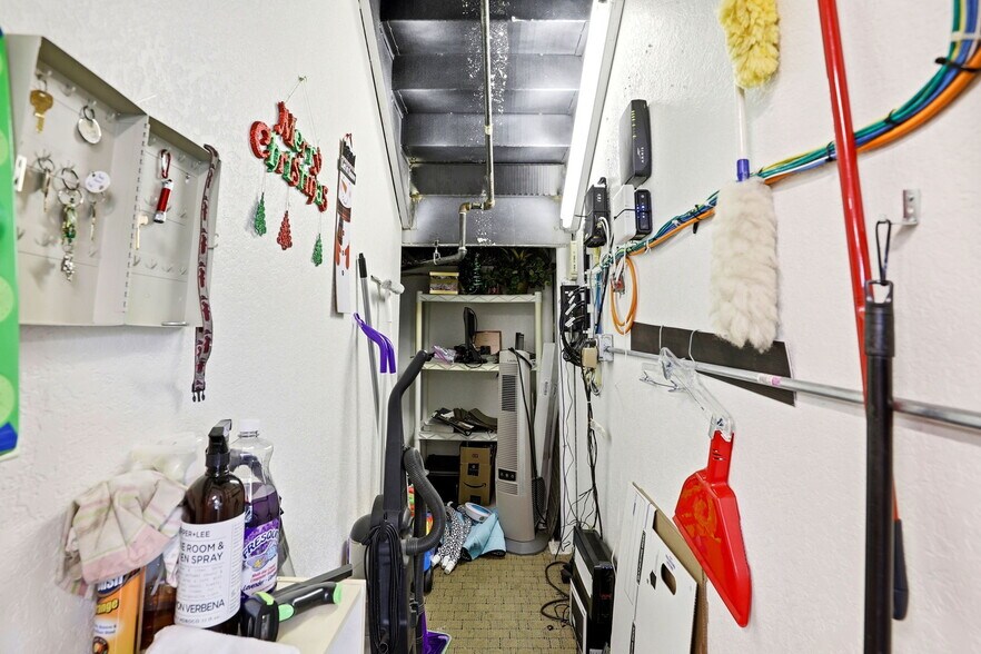 More Photos Of 6881 Kingspointe Pky, Orlando Flex For Sale