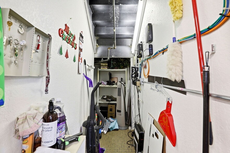 More Photos Of 6881 Kingspointe Pky, Orlando Flex For Sale