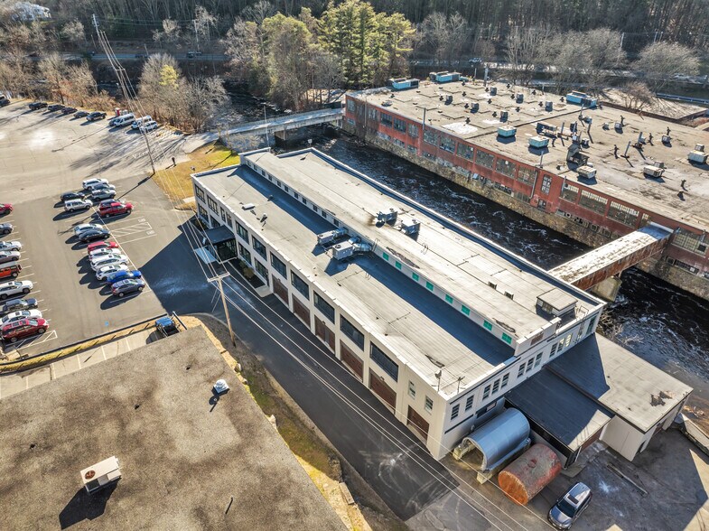 More Photos Of 80 Optical Dr, Southbridge Flex For Lease