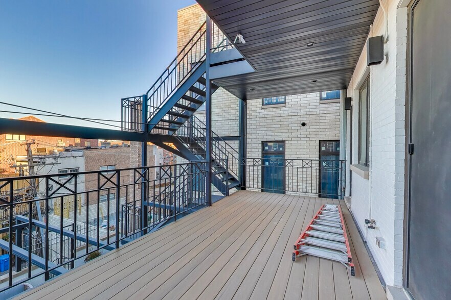 More Photos Of 1950 N Sedgwick St, Chicago Storefront Retail Residential For Sale