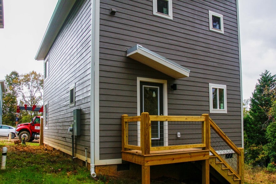 More Photos Of 108 Lager Ln, Asheville Apartments For Sale