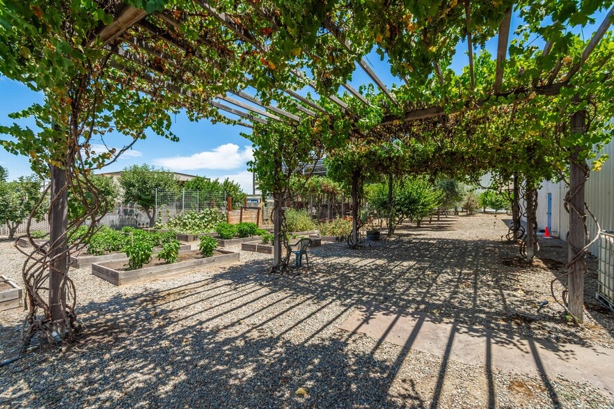 More Photos Of 1617 S Yosemite Ave, Oakdale Warehouse For Sale