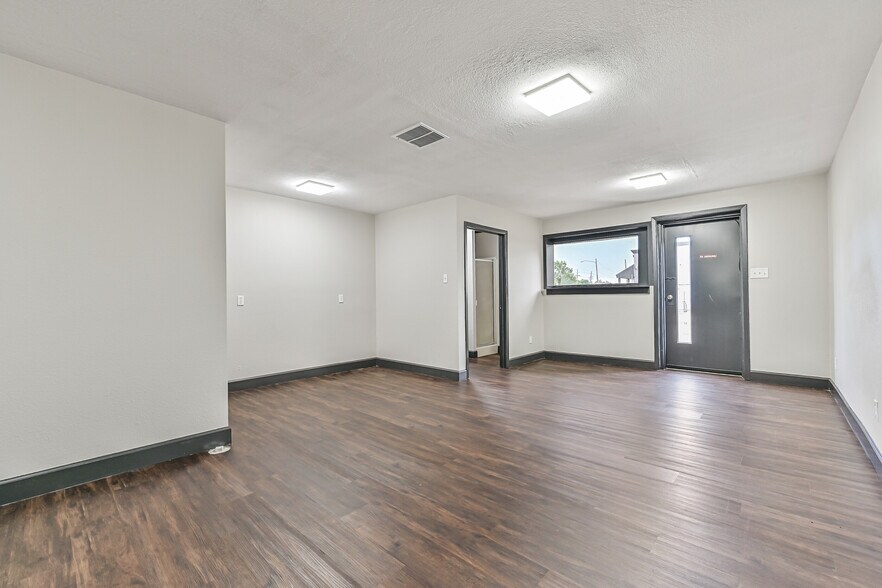 More Photos Of 512 N Friendswood Dr, Friendswood Office For Lease