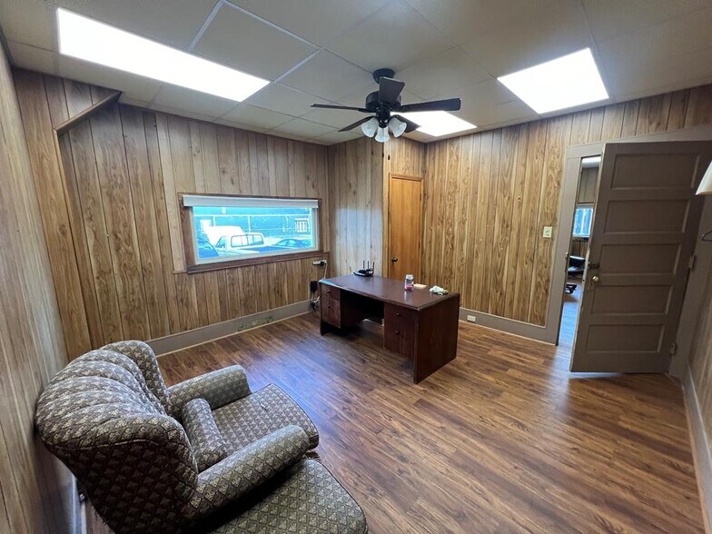 More Photos Of 1107 Reynolds Ave, Greenwood Industrial For Sale