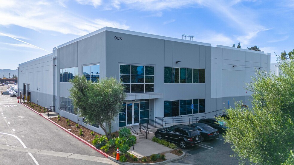 Primary Photo Of 9031 N Lurline Ave, Chatsworth Distribution For Lease