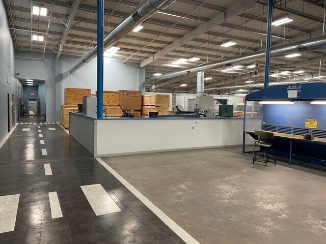More Photos Of 919 W Mayfield Rd, Arlington Warehouse For Lease