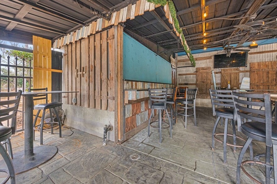 More Photos Of 1405 Gornto Rd, Valdosta Restaurant For Sale