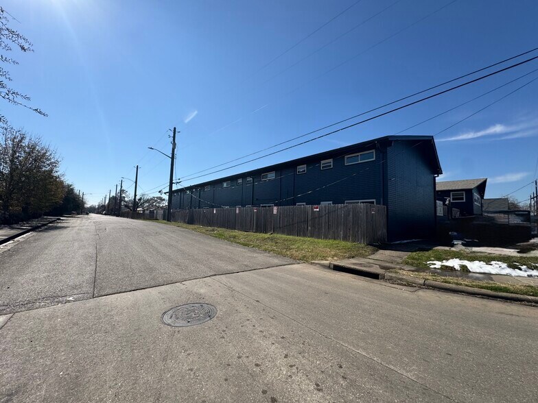 More Photos Of 4706 Yellowstone Blvd, Houston Apartments For Sale