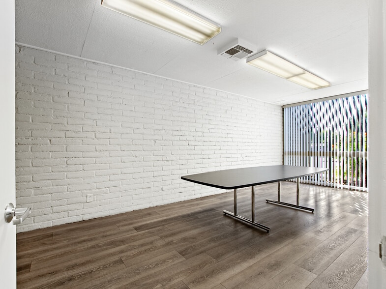 More Photos Of 2345 W Glendale Ave, Phoenix Medical For Lease