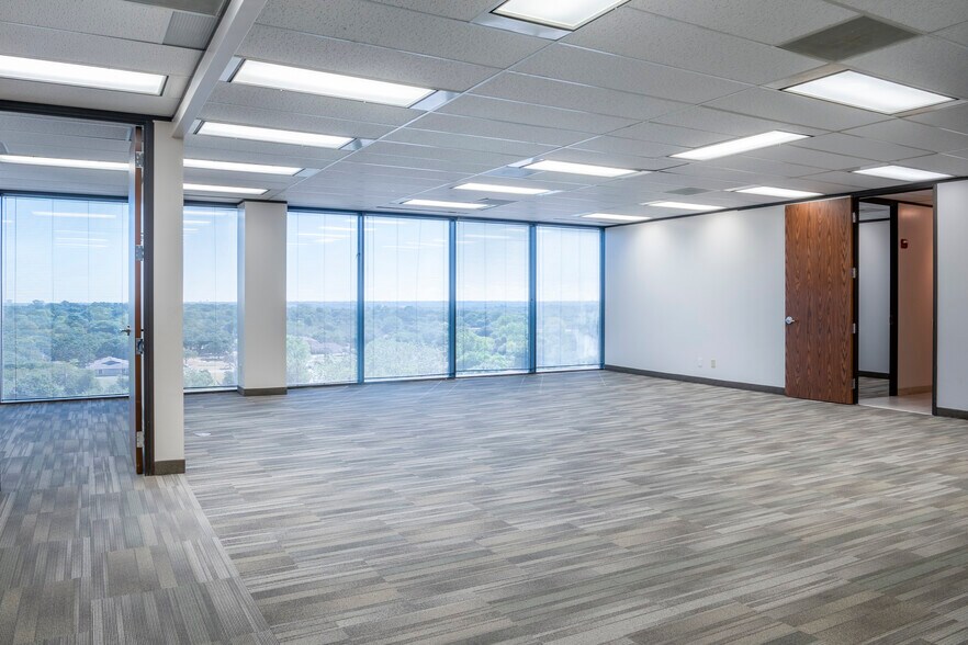 More Photos Of 6707 Brentwood Stair Rd, Fort Worth Office For Sale