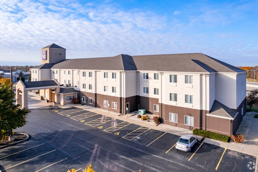 More Photos Of 1600 Lawrence Dr, De Pere Hotel For Sale