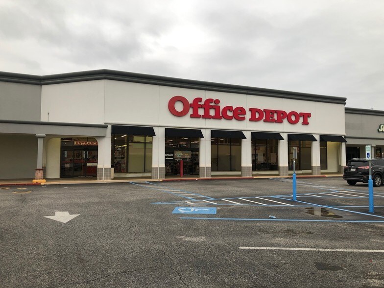 More Photos Of 5240-5392 W 34th St, Houston Unknown For Lease