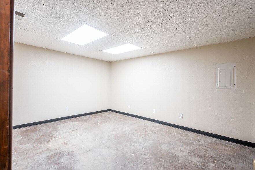 More Photos Of 1304A Dayton Rd, Midland Warehouse For Sale