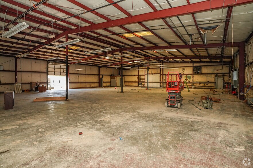 More Photos Of 216 Industrial Dr, Ridgeland Warehouse For Sale