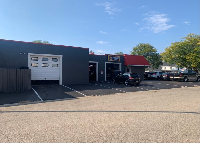 More Photos Of 3001 Sheridan Rd, Zion Auto Repair For Sale