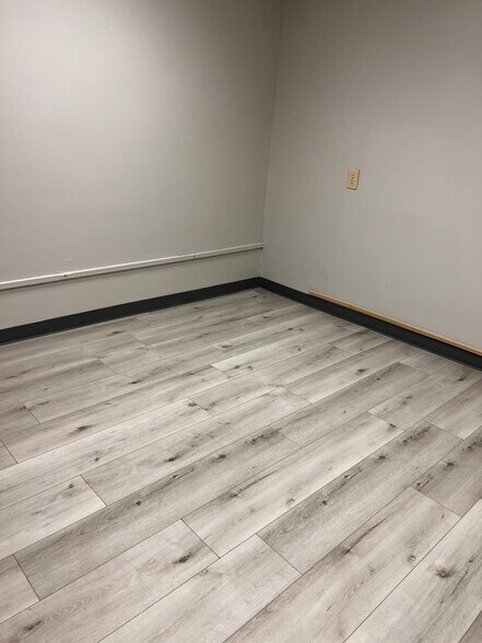 More Photos Of 1401 Applewood Dr, Dalton Medical For Lease