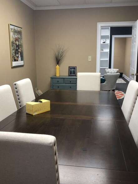 More Photos Of 680 Village Ter NE, Marietta Medical For Lease