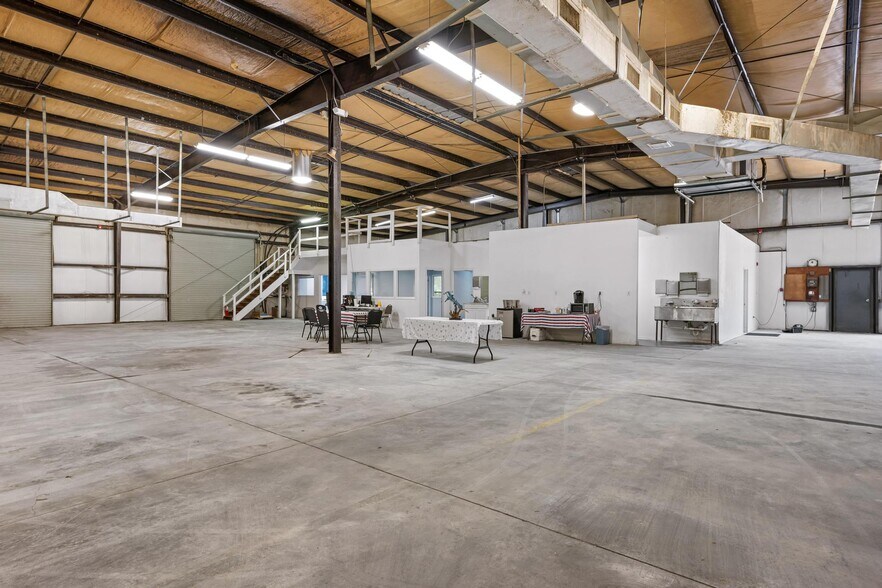 More Photos Of 2953 E 63rd Ave, Bradenton Warehouse For Sale