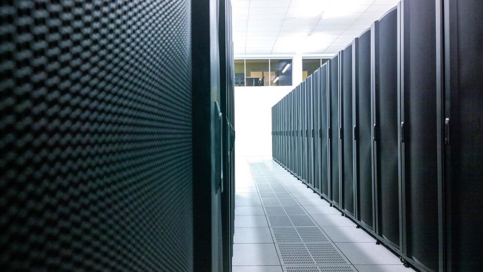 More Photos Of 1515 Round Table Dr, Dallas Warehouse For Lease