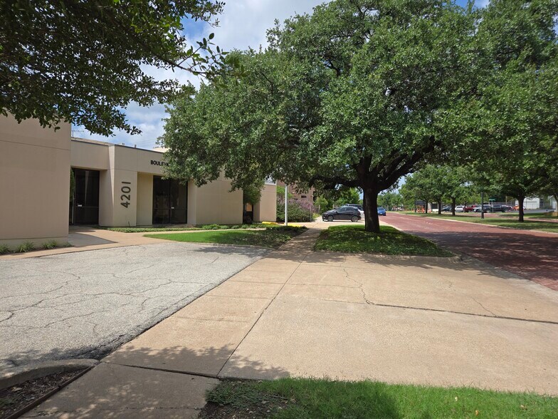 More Photos Of 4201 Camp Bowie Blvd, Fort Worth Medical For Lease