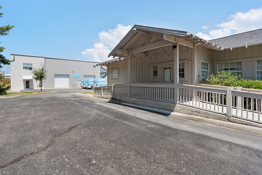 More Photos Of 209 Main St, Destin Storefront Retail Office For Sale