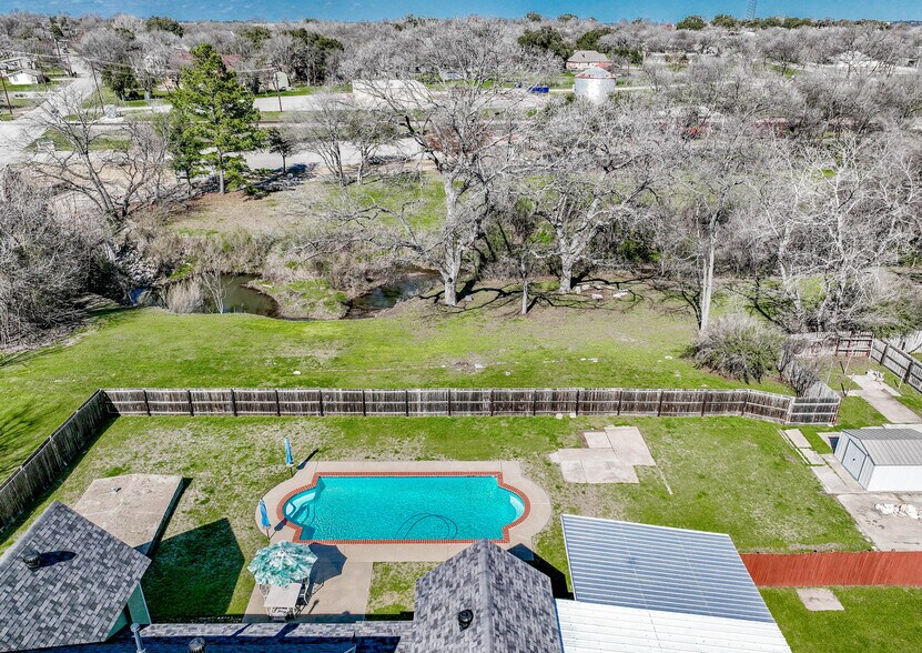 More Photos Of 512 N Travis St, Granbury Hospitality For Sale