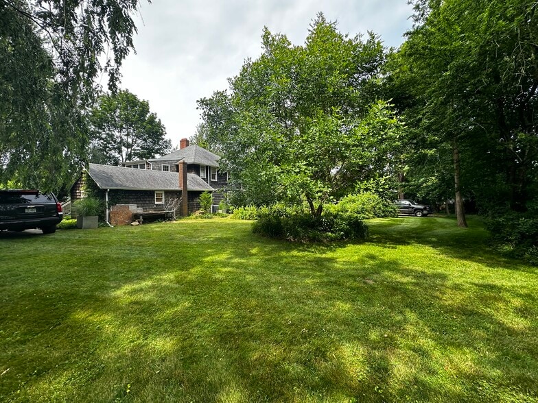 More Photos Of 144 N Main St, East Hampton Office For Lease