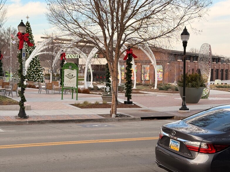 More Photos Of 127 SE 3rd St, Lees Summit Freestanding For Lease