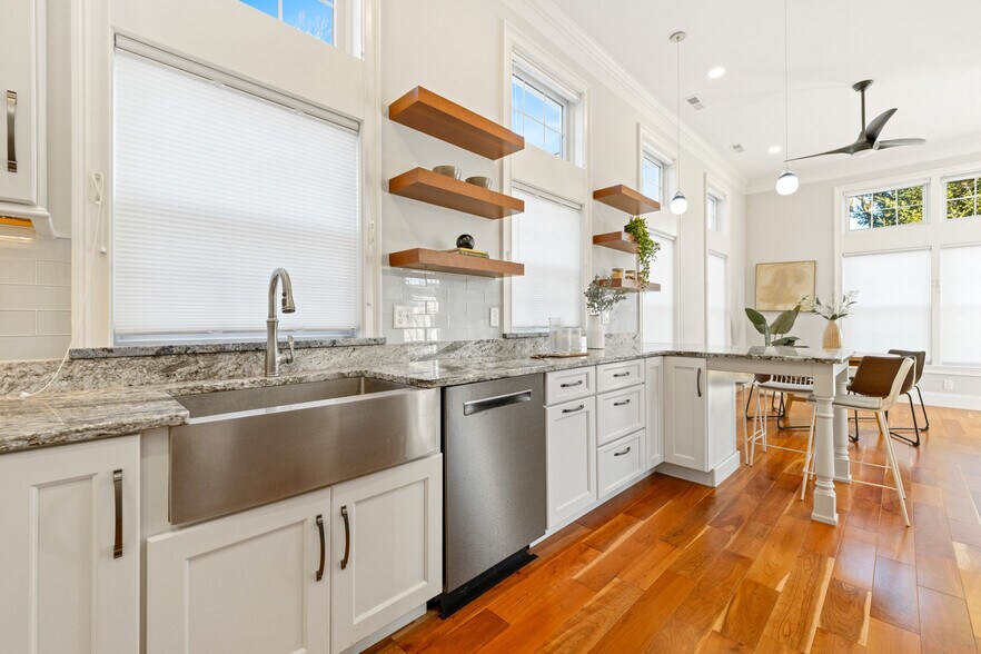 More Photos Of 25 Carlisle Rd, Westford Veterinarian Kennel For Sale