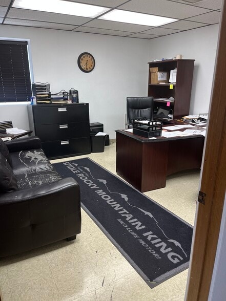 More Photos Of 1076 N Robertson Rd, Casper Warehouse For Lease
