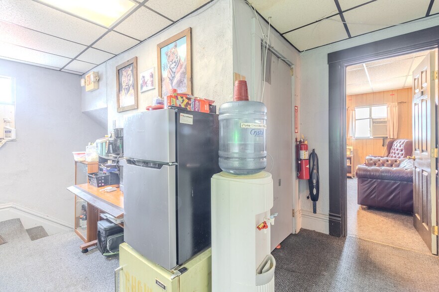 More Photos Of 1154 5th Ave, East McKeesport Office For Sale