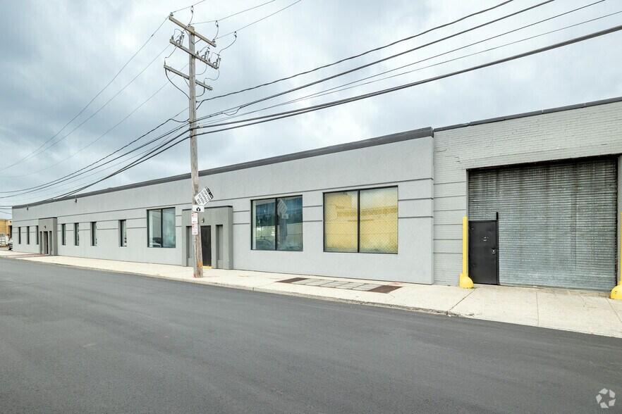 More Photos Of 50 Nassau Terminal Rd, New Hyde Park Warehouse For Lease