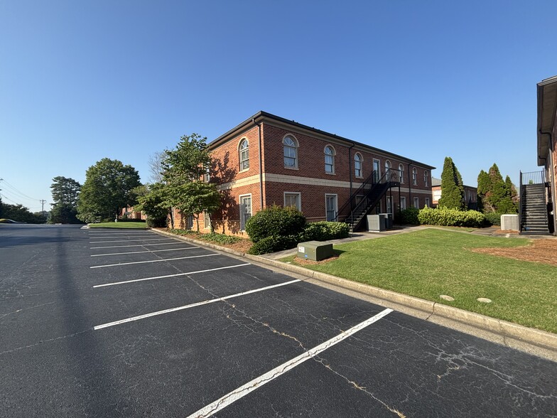 More Photos Of 4080 McGinnis Ferry Rd, Alpharetta Office For Sale