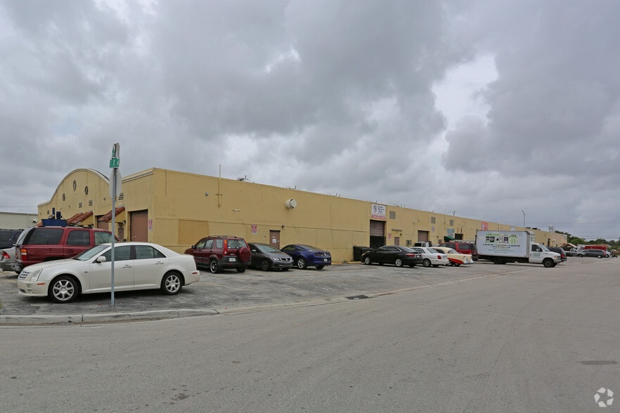 More Photos Of 1010-1060 E 32nd St, Hialeah Manufacturing For Lease
