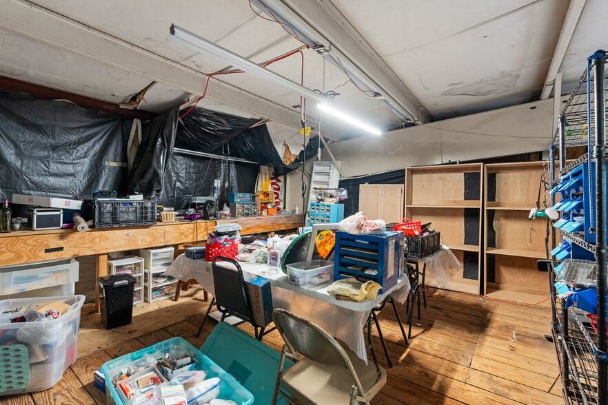 More Photos Of 2751 E Davis St, Conroe Freestanding For Sale