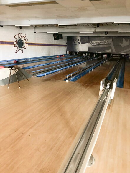 More Photos Of 641 S Columbia Ave, Connell Bowling Alley For Sale