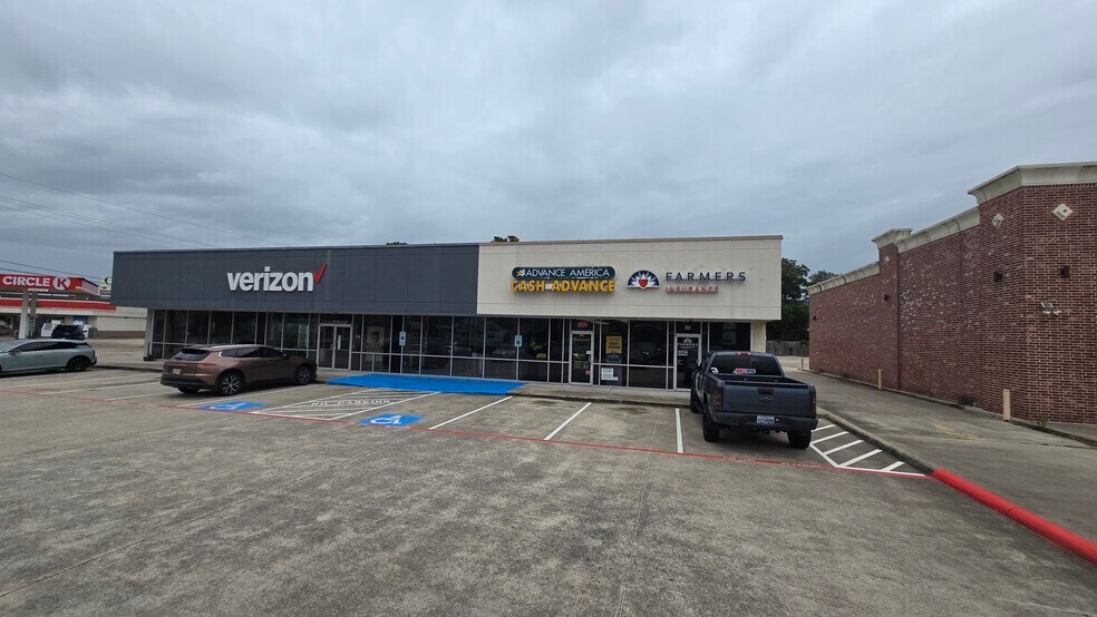 Primary Photo Of 980-1000 N Main St, Vidor Storefront Retail Office For Lease