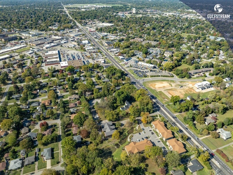 More Photos Of 3010 Taylor Springs Dr, Louisville Office For Lease