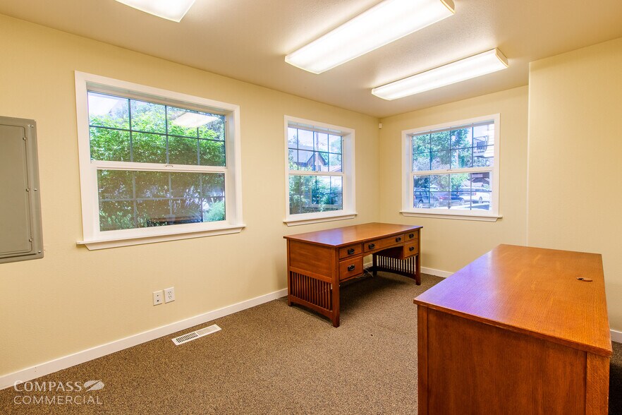 More Photos Of 846 NW Colorado Ave, Bend Office For Sale