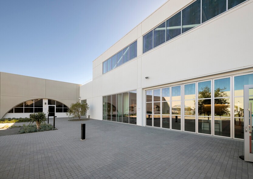 More Photos Of 150 Industrial Rd, San Carlos Flex For Sale