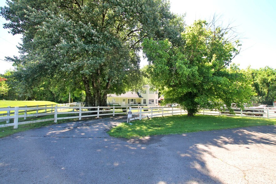 More Photos Of 1063 Louisville Hwy, Goodlettsville Flex For Sale