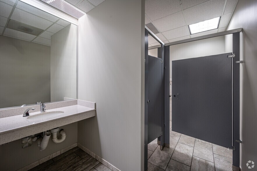 More Photos Of 602 Sawyer St, Houston Office For Lease