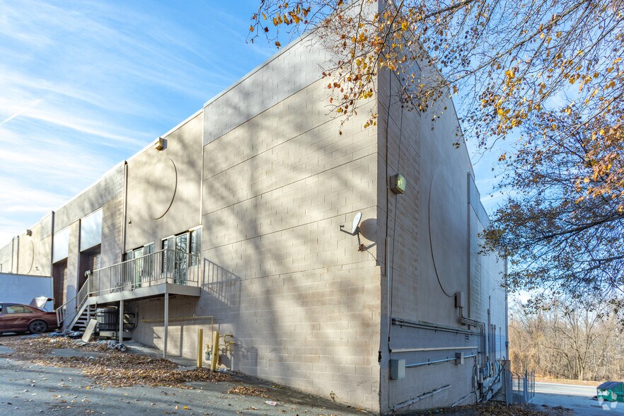 More Photos Of 8741 Ashwood Dr, Capitol Heights Warehouse For Lease
