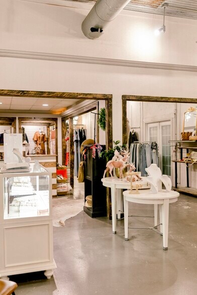 More Photos Of 914-918 20th St, Haleyville Storefront For Sale