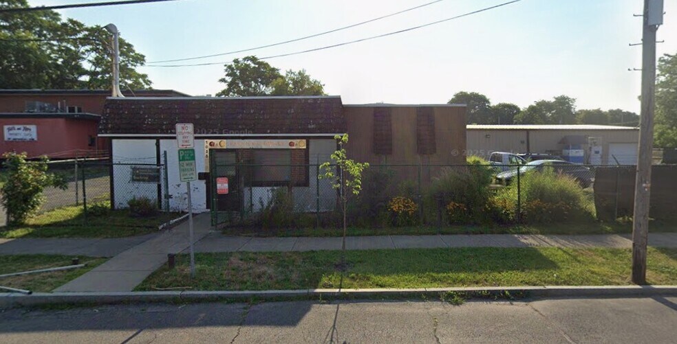 More Photos Of 1035-1037 Montgomery St S, Syracuse Light Manufacturing For Sale